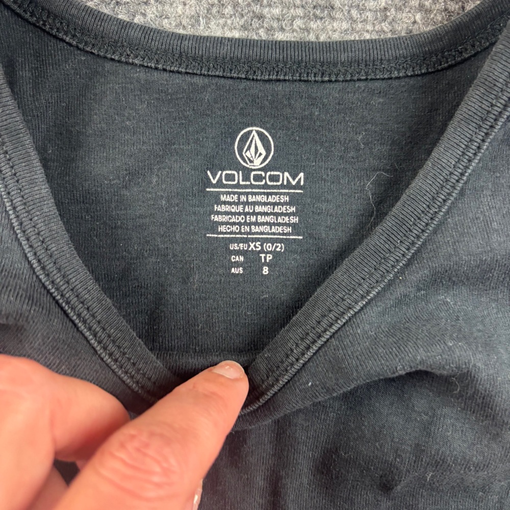 VOLCOM Women’s Black Tank Top White embroidered Logo size: XS - 0/2 - Picture 3 of 6